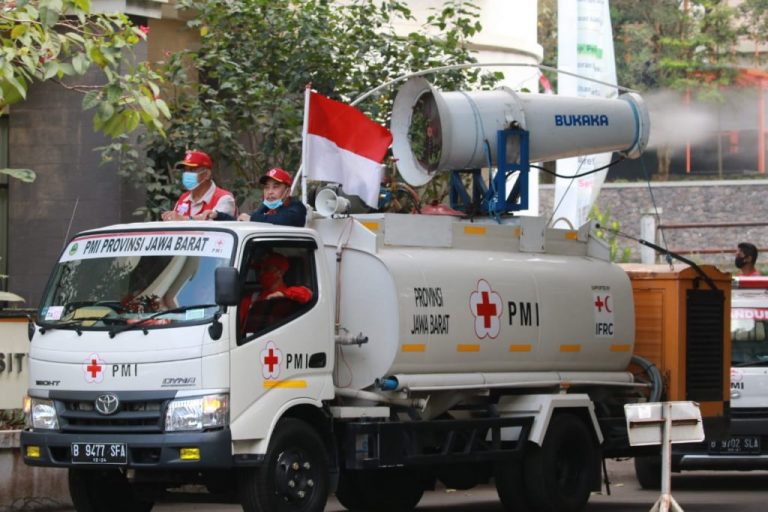 KAMPUS UPI DISEMPROT 5.000 LITER CAIRAN DISINFEKTAN