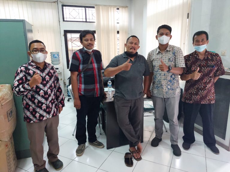 Pengiriman Jas Almamater ke UPI Kampus Serang