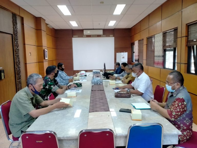 Rapat Koordinasi Pemanfaatan Lahan dekat gedung FPTK