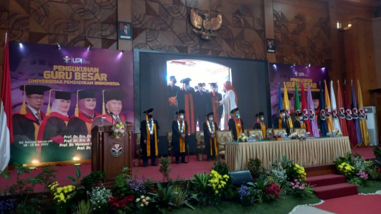 Gelaran Pengukuhan Guru Besar (PGB) UPI 2022 Hari Ke-2: UPI Kukuhkan 4 Orang Profesor FPBS, FPEB, dan FPOK
