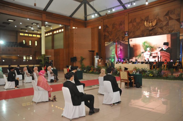 Gelaran Pengukuhan Guru Besar (PGB) UPI 2022 Hari Ke-1: UPI Kukuhkan 4 Orang Profesor FPBS, FPEB, dan FPOK