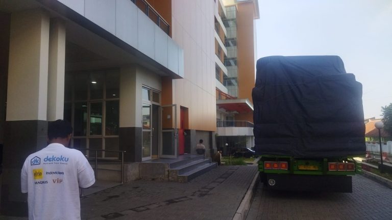 Loading Barang Gedung Baru COE Tahap 3