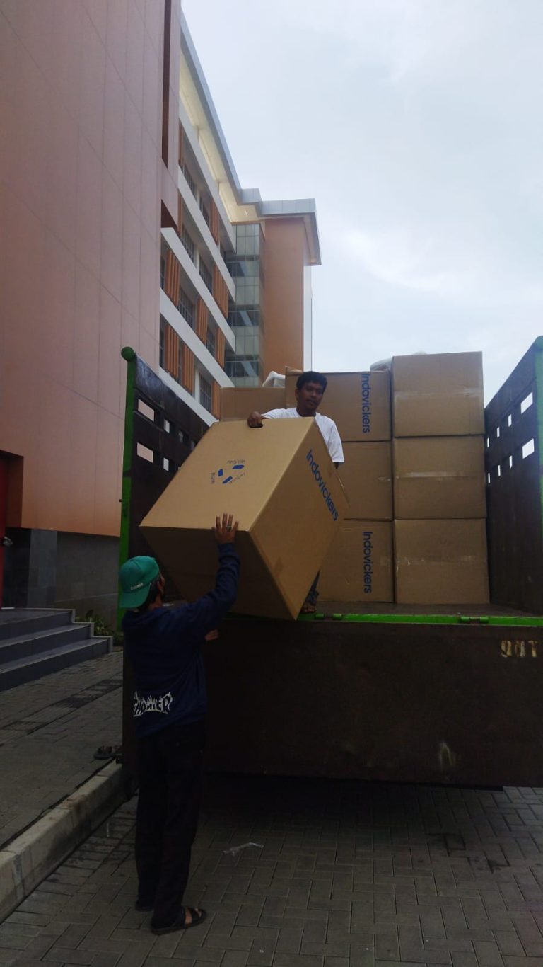 Loading Barang Gedung Baru FPTK Tahap 3