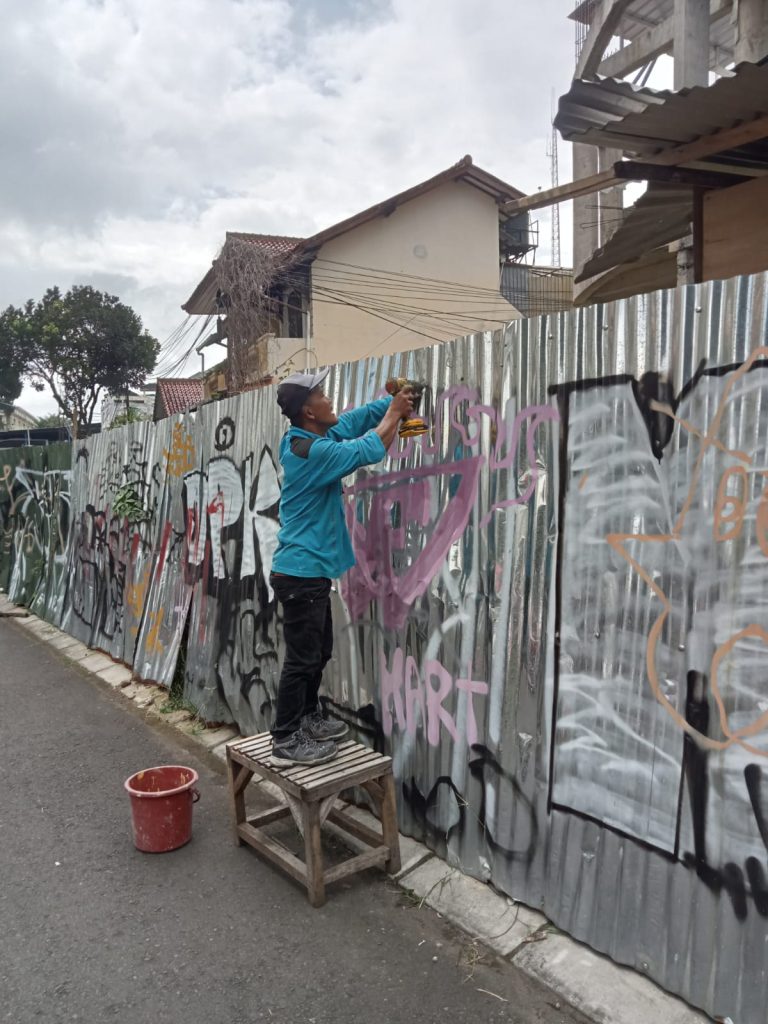 Perbaikan Seng Pembatas di Convention Hall UPI