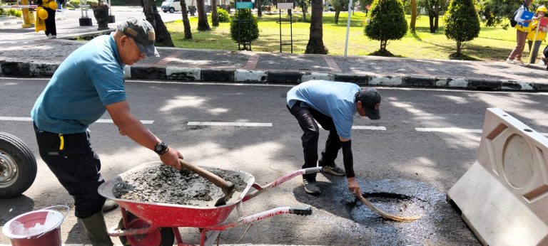 Perbaikan Jalan Berlubang di Area Sekitar UPI