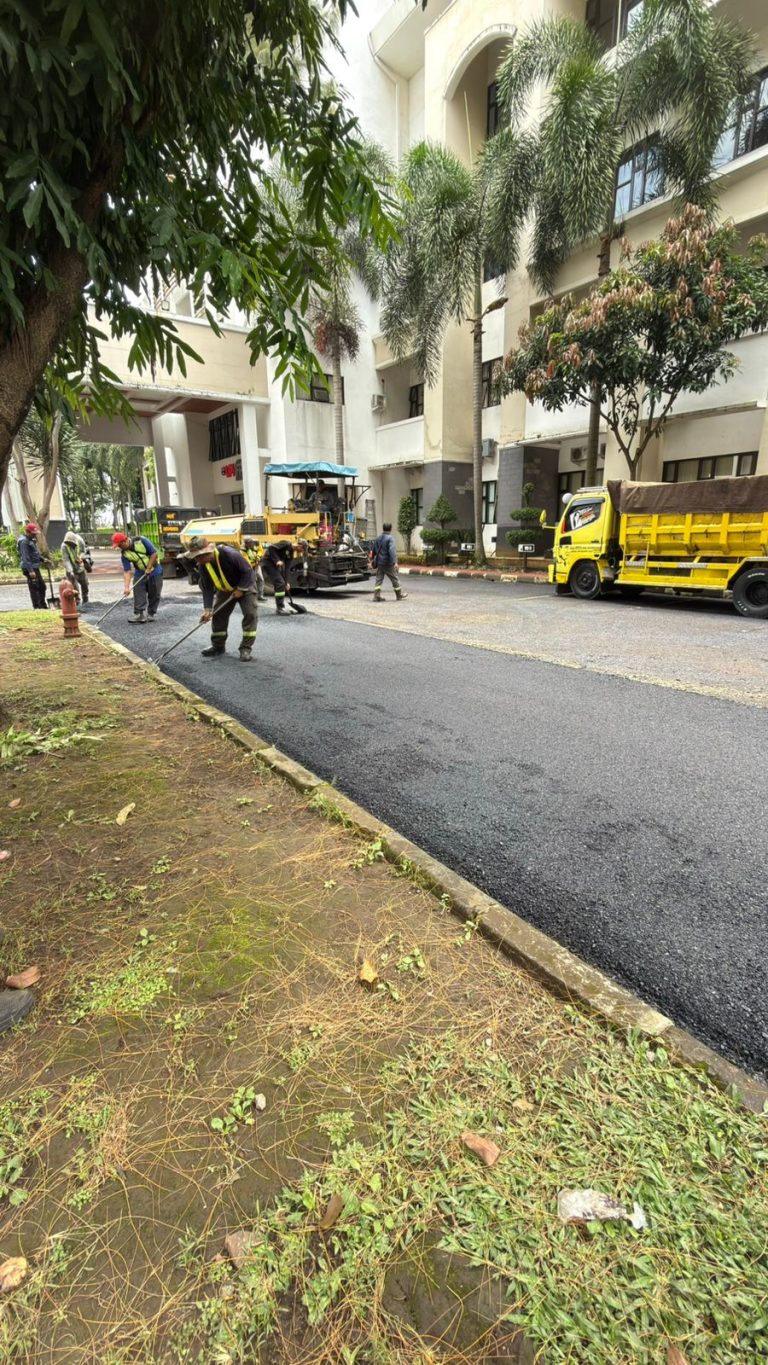 Pengecekan Pekerjaan Pengaspalan di Area FPOK
