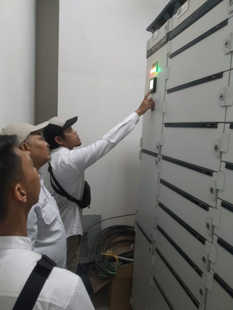 Pengecekan penggunaan listrik gedung FPTI baru