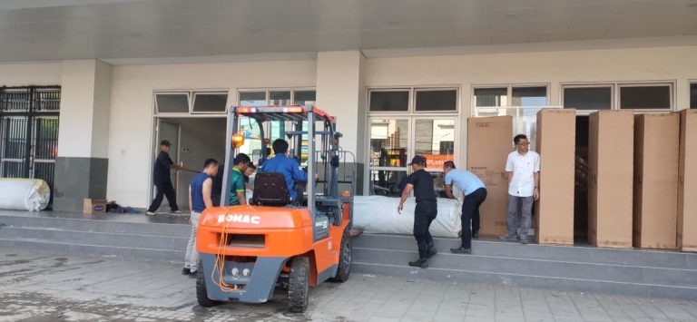 Pemindahan Barang dari Gedung COE ke Gudang UPI Tahap 1