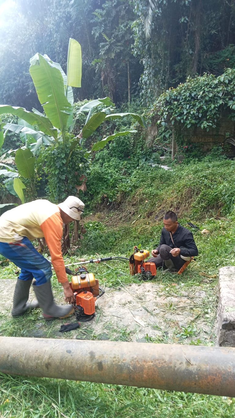 Pembersihan dan Pembabadan Rumput di Area WTP UPI Guna Jaga Estetika serta Keamanan Fasilitas